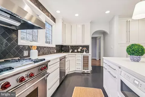 Kitchen - 6416 Pinehurst Rd, Baltimore, MD 21212 photo 3 of 6