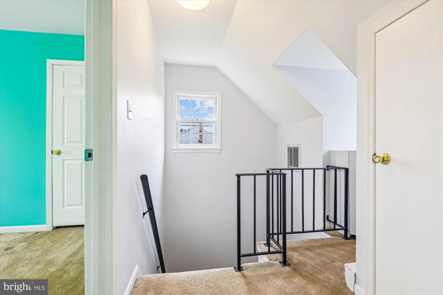 Entry Way - 6416 Pinehurst Rd, Baltimore, MD 21212 photo 2 of 3