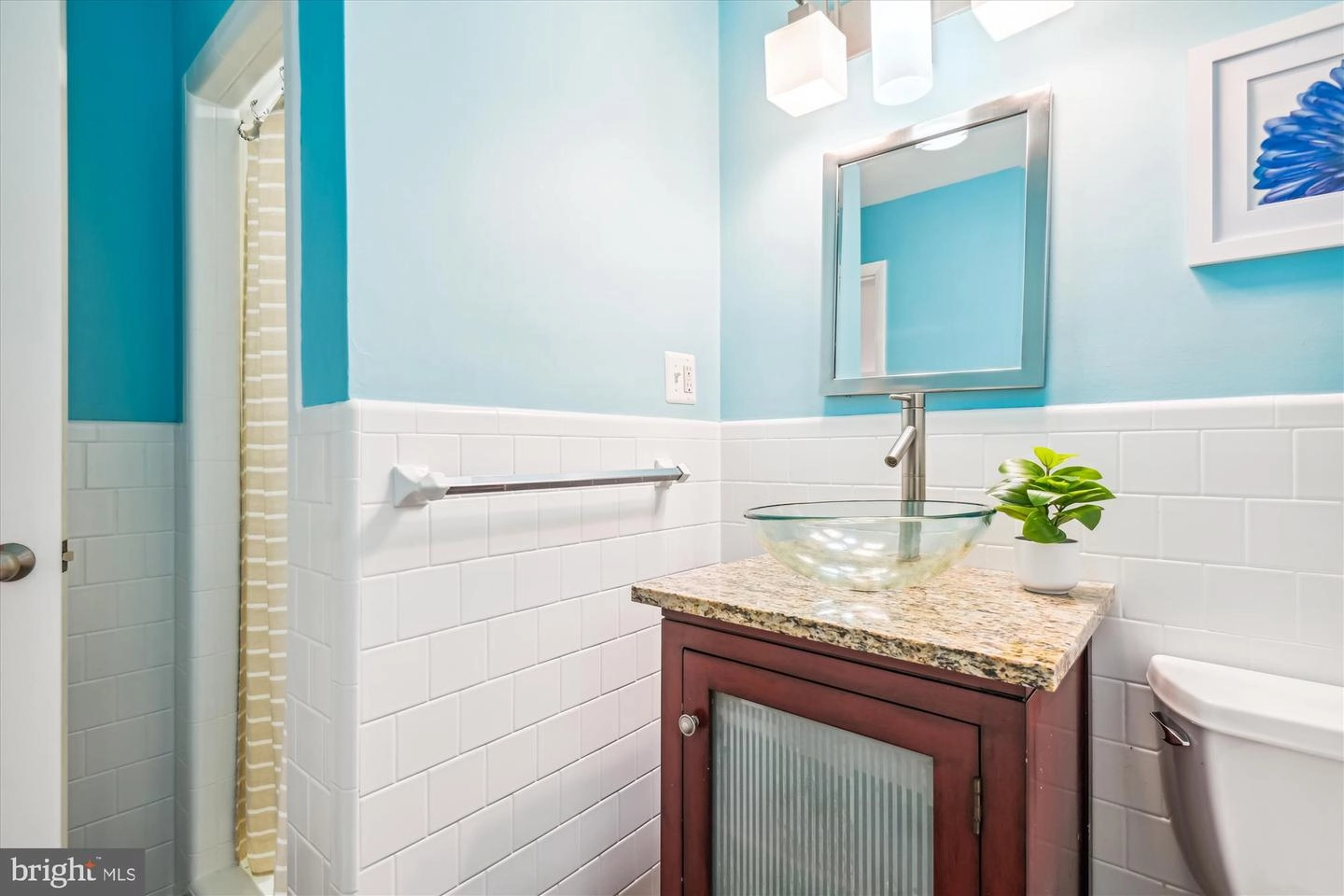 Bath - 6416 Pinehurst Rd, Baltimore, MD 21212 photo 2 of 4