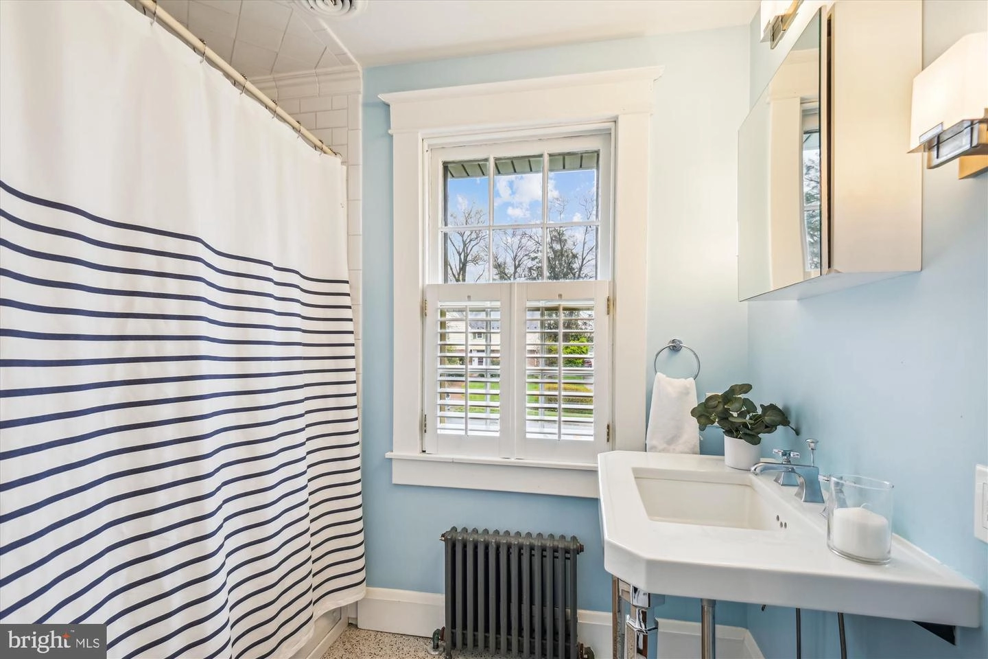 Bath - 6416 Pinehurst Rd, Baltimore, MD 21212 photo 3 of 4