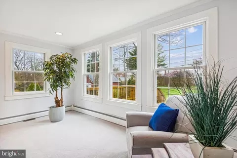 Living - 6416 Pinehurst Rd, Baltimore, MD 21212 photo 6 of 8
