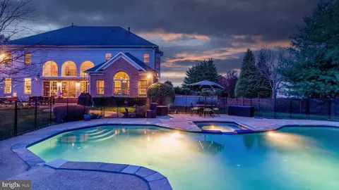 12 Dipping Pond Ct, Lutherville Timonium, MD 21093