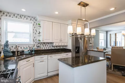 2 Beach Dr, Dundalk, MD 21222 photo 11