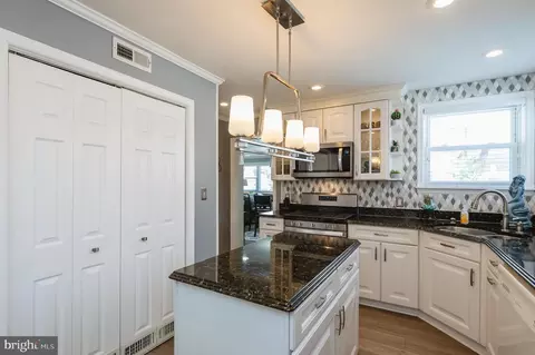 2 Beach Dr, Dundalk, MD 21222 photo 8