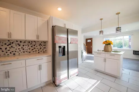 Entry Way - 5420 Radecke Ave, Baltimore, MD 21206 photo 5 of 7