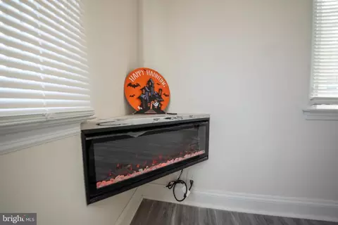 Entry Way - 5420 Radecke Ave, Baltimore, MD 21206 photo 3 of 7