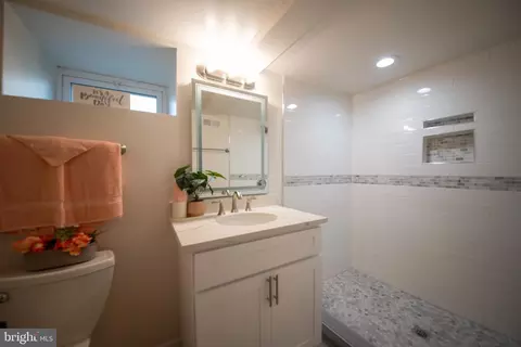 Bath - 5420 Radecke Ave, Baltimore, MD 21206 photo 2 of 2