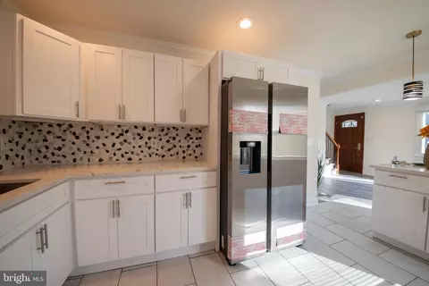 Entry Way - 5420 Radecke Ave, Baltimore, MD 21206 photo 6 of 7