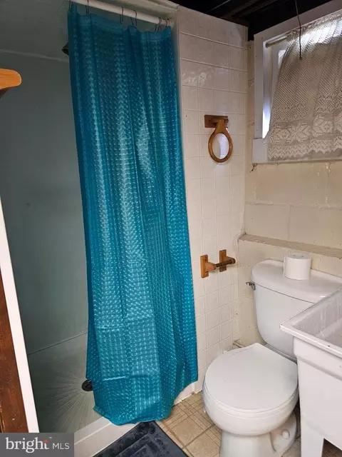 Bath - 7602 Riddle Ave, Baltimore, MD 21224 photo 2 of 2