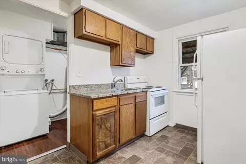 Kitchen - 411 Maple Ln, Dundalk, MD 21222 photo 1 of 5