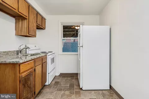 Kitchen - 411 Maple Ln, Dundalk, MD 21222 photo 2 of 5