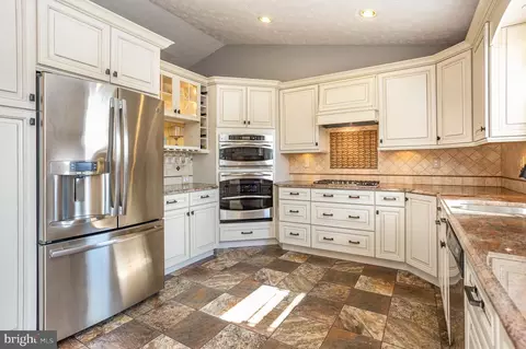 Kitchen - 9215 Ramblebrook Rd, Nottingham, MD 21236 photo 3 of 5