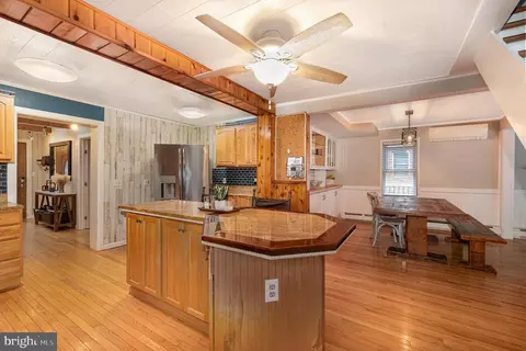 Kitchen - 3821 Clarks Pt, Middle River, MD 21220 photo 5 of 5