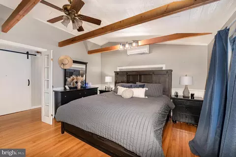 Bedroom - 3821 Clarks Pt, Middle River, MD 21220 photo 2 of 2