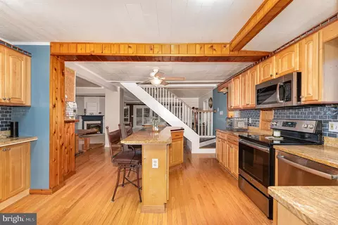 Kitchen - 3821 Clarks Pt, Middle River, MD 21220 photo 2 of 5