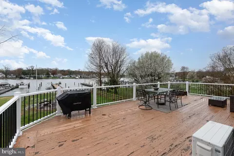 Exterior - 3821 Clarks Pt, Middle River, MD 21220 photo 7 of 8