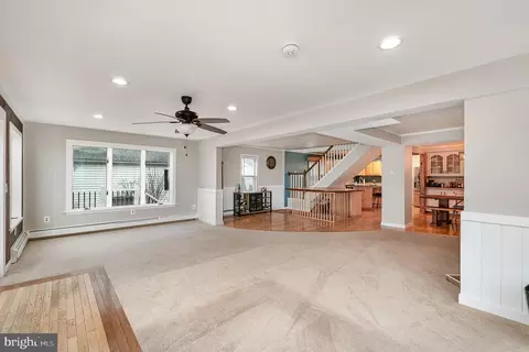 Living - 3821 Clarks Pt, Middle River, MD 21220 photo 2 of 5