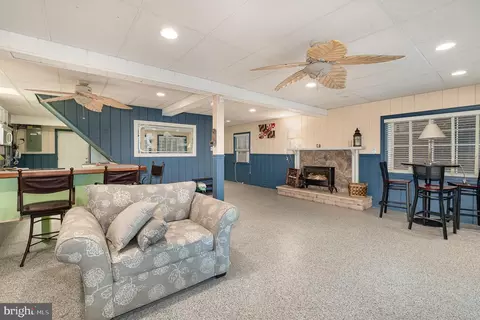 Living - 3821 Clarks Pt, Middle River, MD 21220 photo 5 of 5