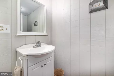 Bath - 3821 Clarks Pt, Middle River, MD 21220 photo 7 of 7