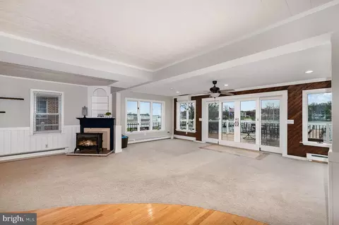 Living - 3821 Clarks Pt, Middle River, MD 21220 photo 4 of 5