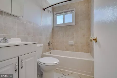 Bath - 974 Elton Ave, Baltimore, MD 21224 photo 1 of 3
