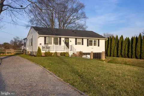 Exterior - 17205 Falls Rd, Upperco, MD 21155 photo 2 of 9