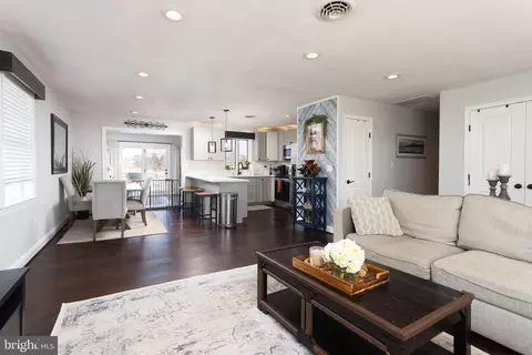 Living - 17205 Falls Rd, Upperco, MD 21155 photo 2 of 2