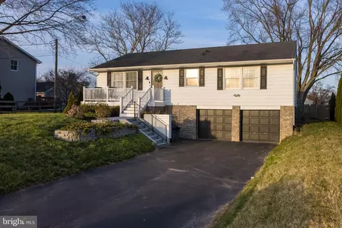 Exterior - 17205 Falls Rd, Upperco, MD 21155 photo 3 of 9