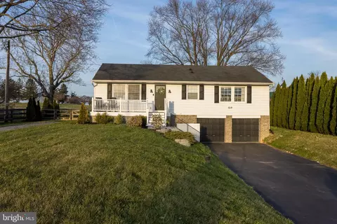 Exterior - 17205 Falls Rd, Upperco, MD 21155 photo 4 of 9