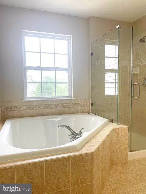 Bath - 9734 Selfridge Rd, Middle River, MD 21220 photo 4 of 5