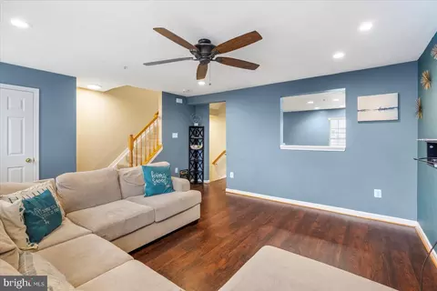 Living - 9734 Selfridge Rd, Middle River, MD 21220 photo 5 of 6