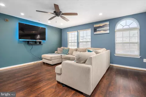 Living - 9734 Selfridge Rd, Middle River, MD 21220 photo 4 of 6