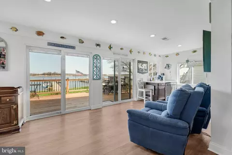 Living - 3944 New Section, Middle River, MD 21220 photo 3 of 3
