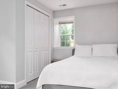 Bedroom - 6919 Gunder Ave, Middle River, MD 21220 photo 2 of 7