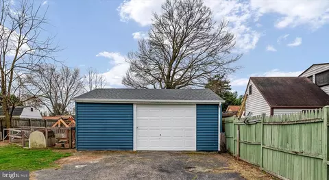 Exterior - 6919 Gunder Ave, Middle River, MD 21220 photo 3 of 6