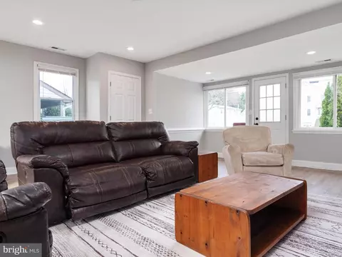 Living - 6919 Gunder Ave, Middle River, MD 21220 photo 2 of 2