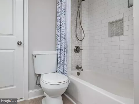 Bath - 6919 Gunder Ave, Middle River, MD 21220 photo 2 of 4