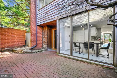 306 Old Crossing Dr, Pikesville, MD 21208