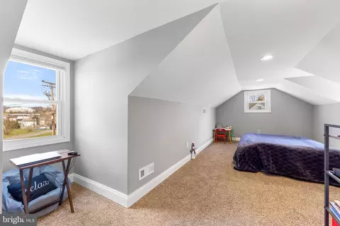 Bedroom - 610 Meyers Dr, Catonsville, MD 21228 photo 3 of 4