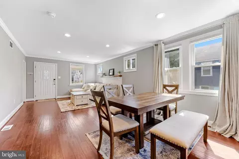 Entry Way - 610 Meyers Dr, Catonsville, MD 21228 photo 2 of 7