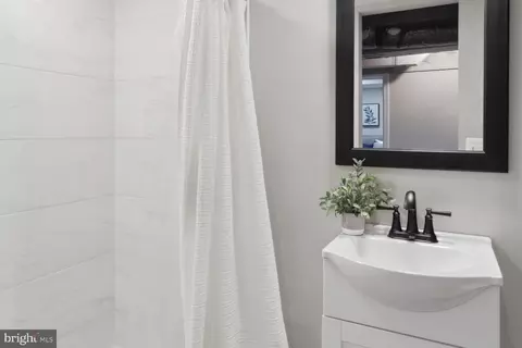 Bath - 5106 Benson Ave, Halethorpe, MD 21227 photo 4 of 4