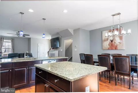 Kitchen - 1000 Windlass Glen Rd, Middle River, MD 21220 photo 5 of 5
