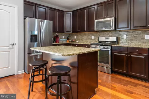 Kitchen - 1000 Windlass Glen Rd, Middle River, MD 21220 photo 4 of 5
