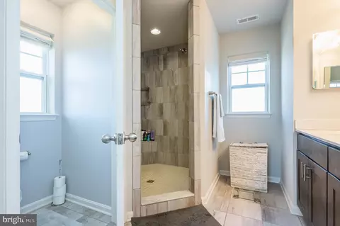 Bath - 9236 Old Harford Rd, Parkville, MD 21234 photo 2 of 7