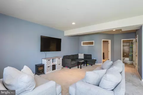 Living - 9236 Old Harford Rd, Parkville, MD 21234 photo 11 of 14