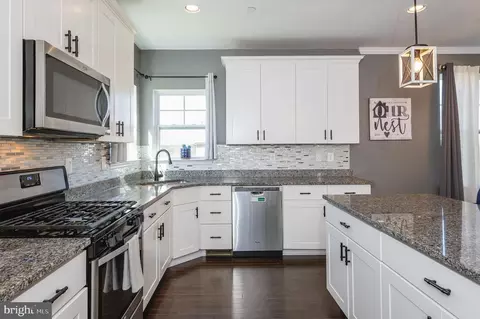 Kitchen - 9236 Old Harford Rd, Parkville, MD 21234 photo 5 of 8