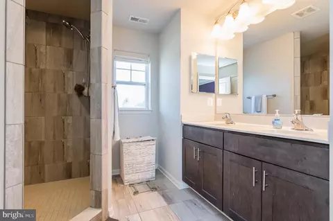 Bath - 9236 Old Harford Rd, Parkville, MD 21234 photo 3 of 7