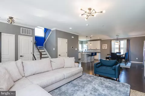 Living - 9236 Old Harford Rd, Parkville, MD 21234 photo 3 of 14