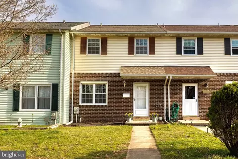 12 Shadowbrook Ct, Rosedale, MD 21237