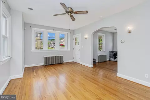 Living - 5311 Highview Rd, Halethorpe, MD 21227 photo 4 of 4